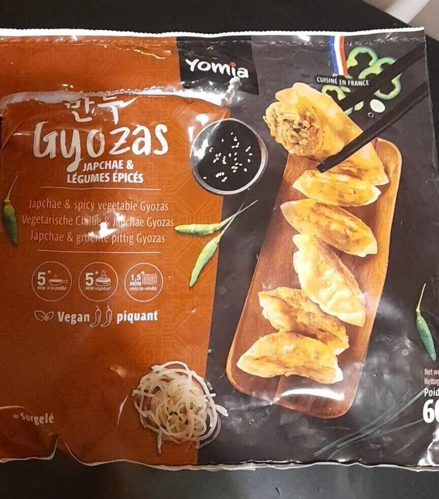 Gyozas japchae et légumes epicés