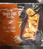 Gyozas japchae et légumes epicés