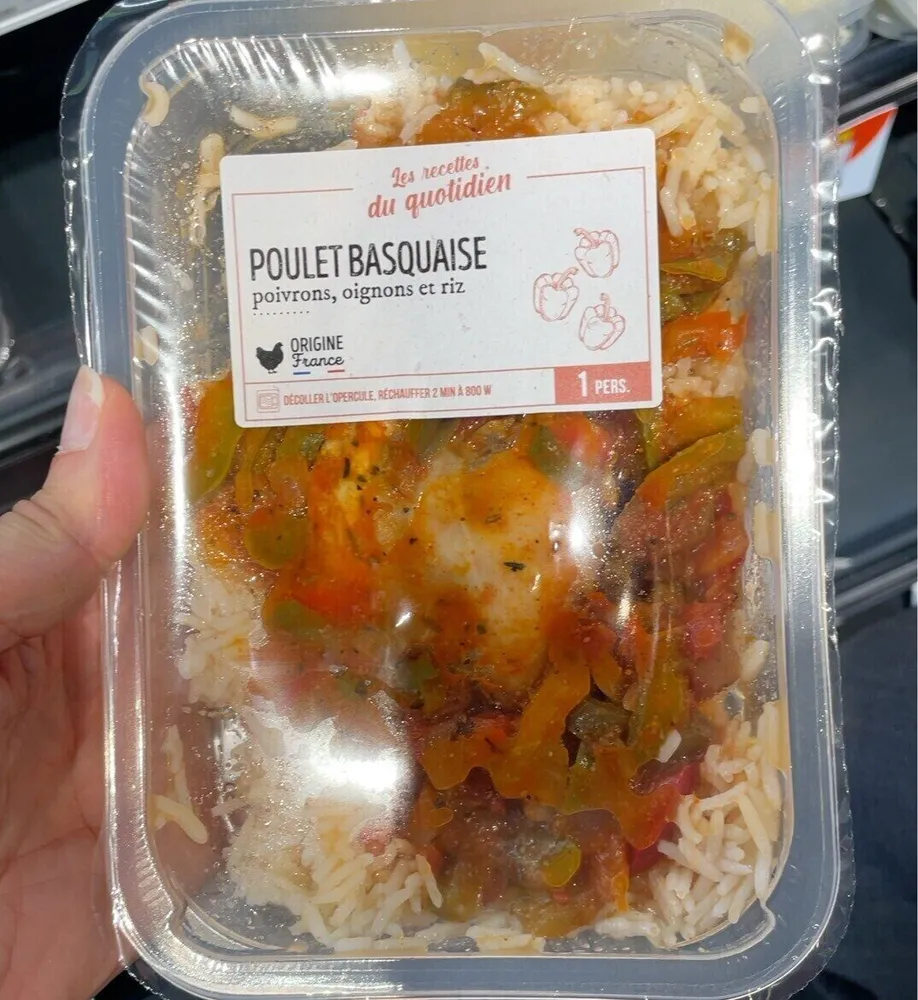 POULET BASQUAISE poivrons, oignons et riz