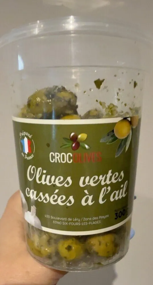 Olives vertes cassées à l’ail
