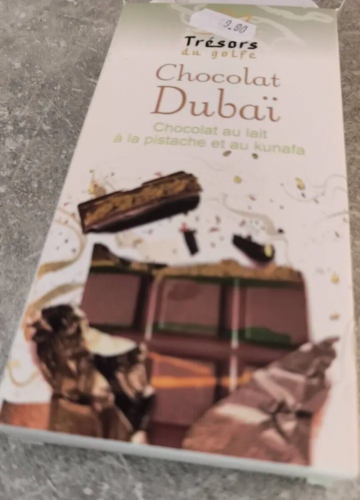 Chocolat Dubaï au lait à la pistache et au kunafa