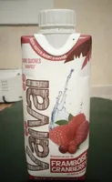 Boisson au jus de framboise cranberry et autres fruits