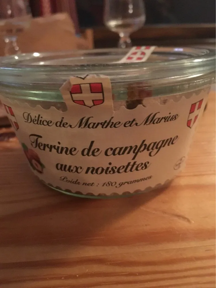 Terrine de campagne aux noisettes
