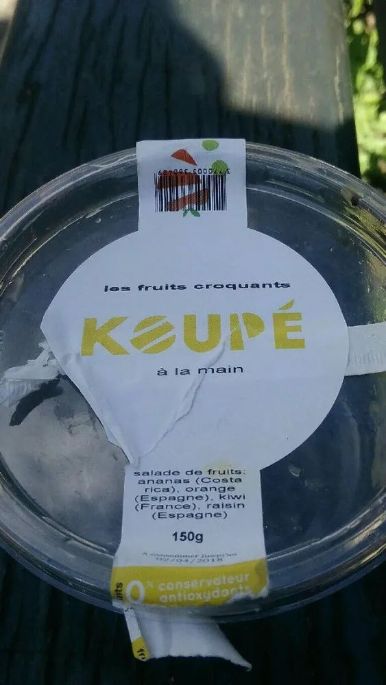 Les fruits croquants Koupé à la main