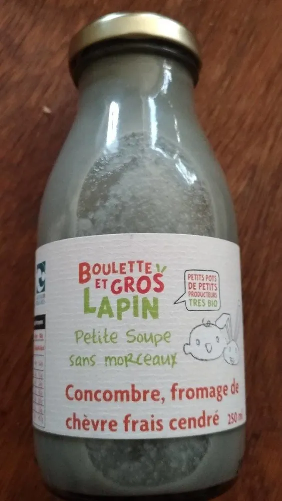 Petite soupe de concombre et fromage de chèvre frais cendré