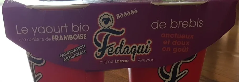 Yaourt bio de brebis à la confiture de framboise