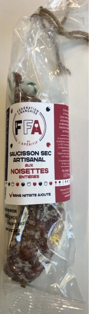Saucisson sec artisanal aux noisettes entieres