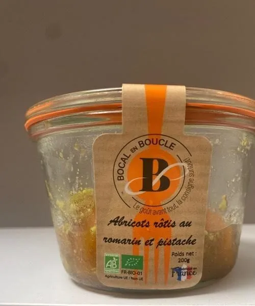 Abricots rôtis au romarin et pistache