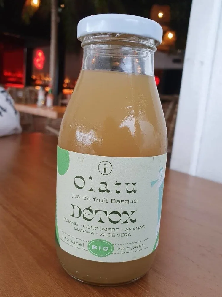 Detox Pomme, concombre, ananas, matcha, aloe vera