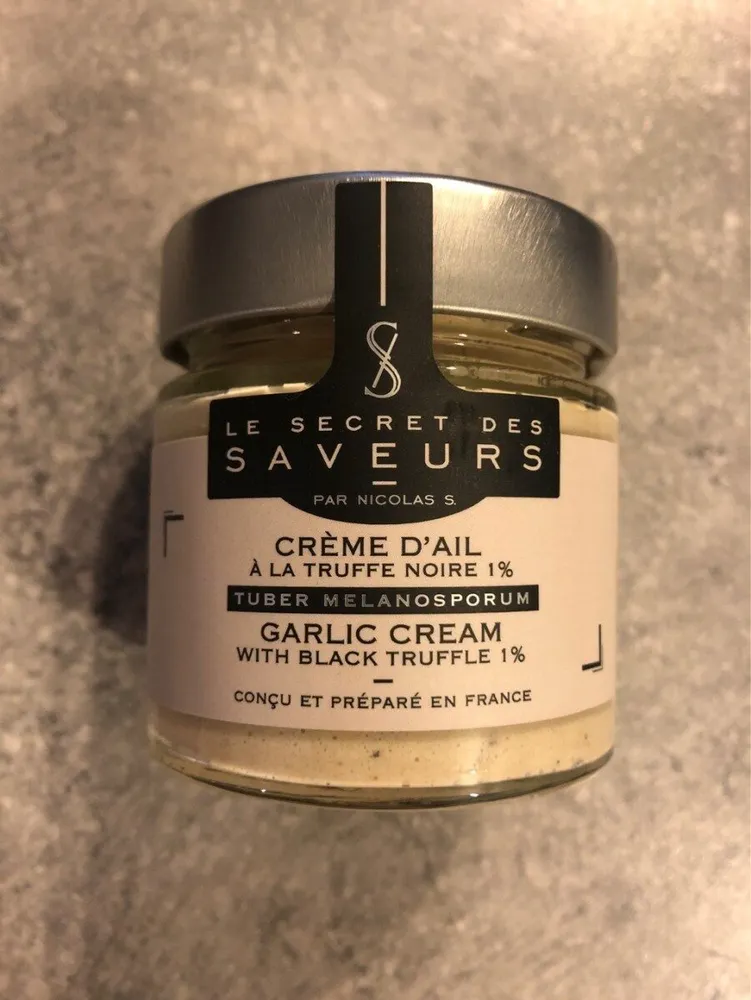 Crème d'ail à la truffe noire