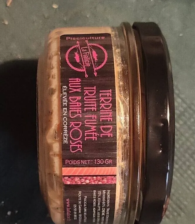 Terrine de truite fumée aux baies roses