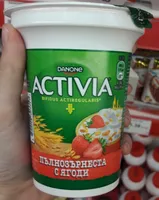 Activia пълнозърнеста с ягоди