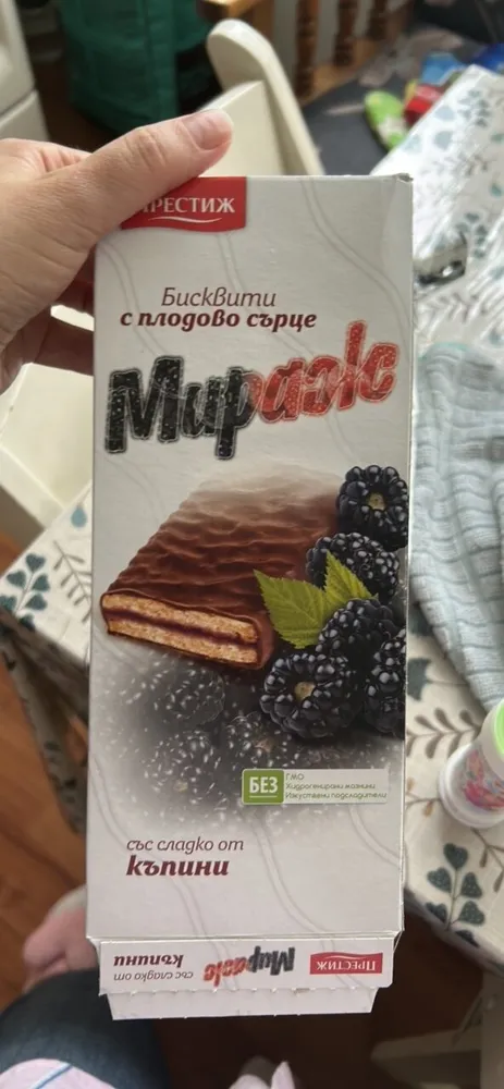 Coated biscuits "MIRAGE" with blackberry jam