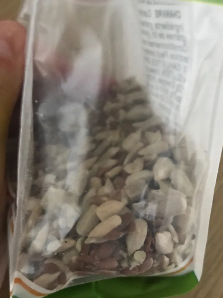Melange pain et de graines de chanvre
