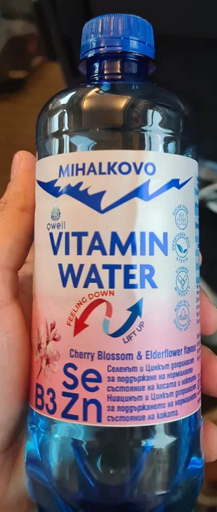VITAMIN WATER Cherry Blossom & Elderflower flavour