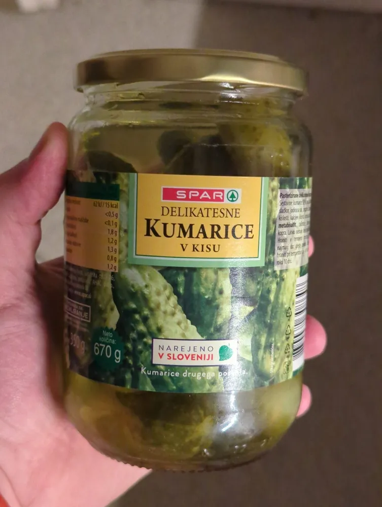 Delikatesne Kumarice v kisu