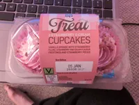 Strawberry & Cream Cupcakes