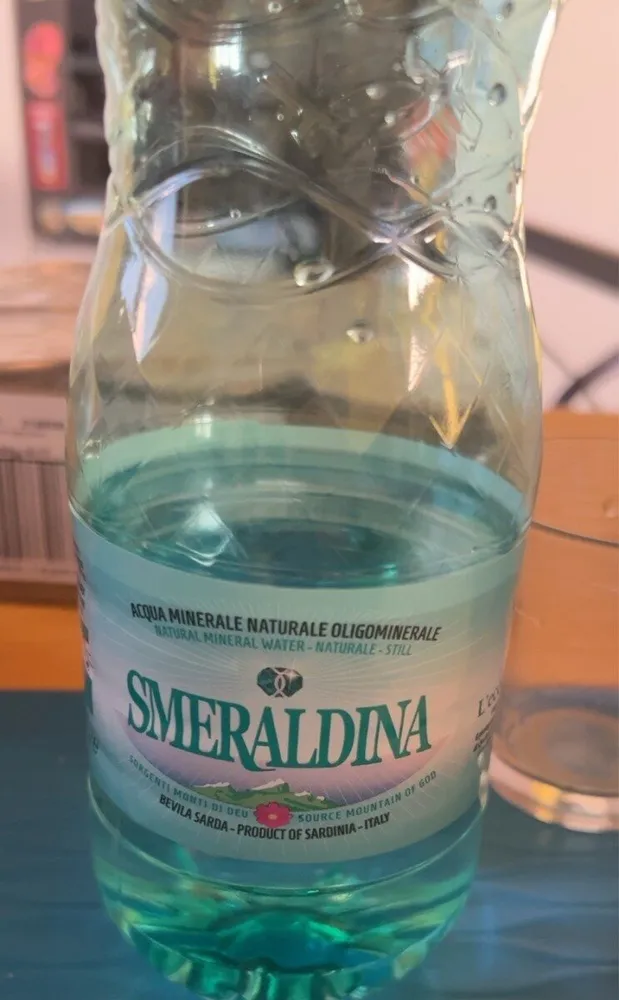 Acqua naturale