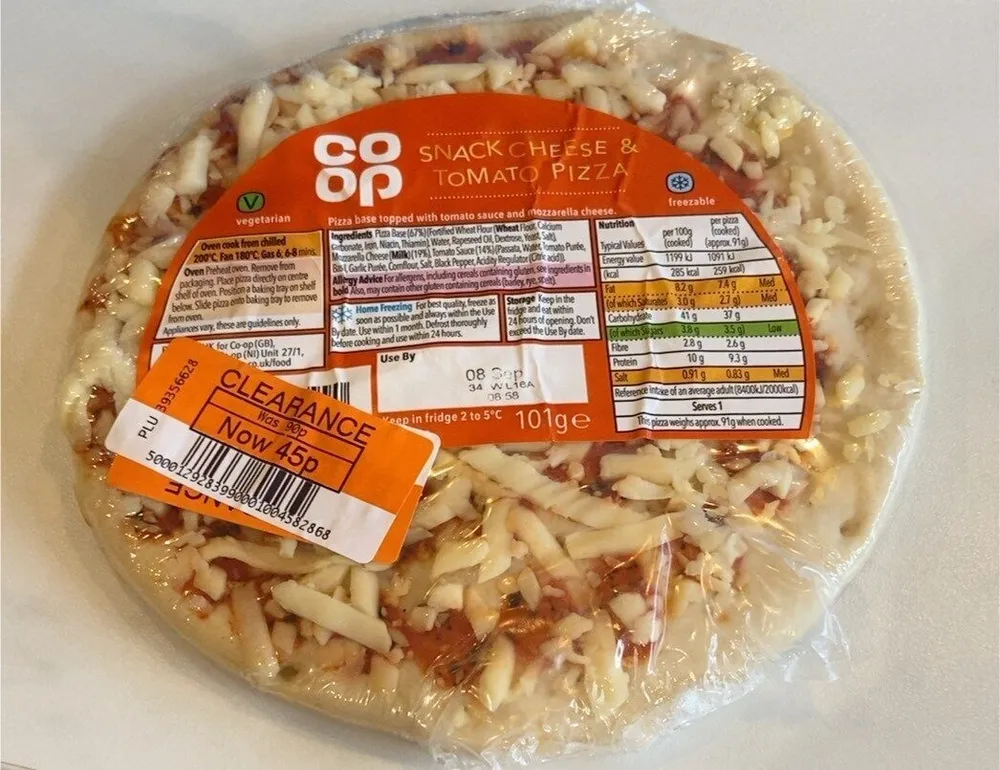 Snack cheese and tomato pizza