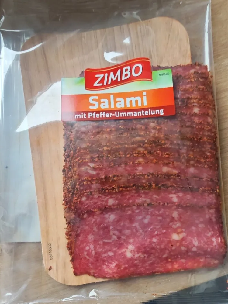 Salami mit Pfeffer-Ummantelung
