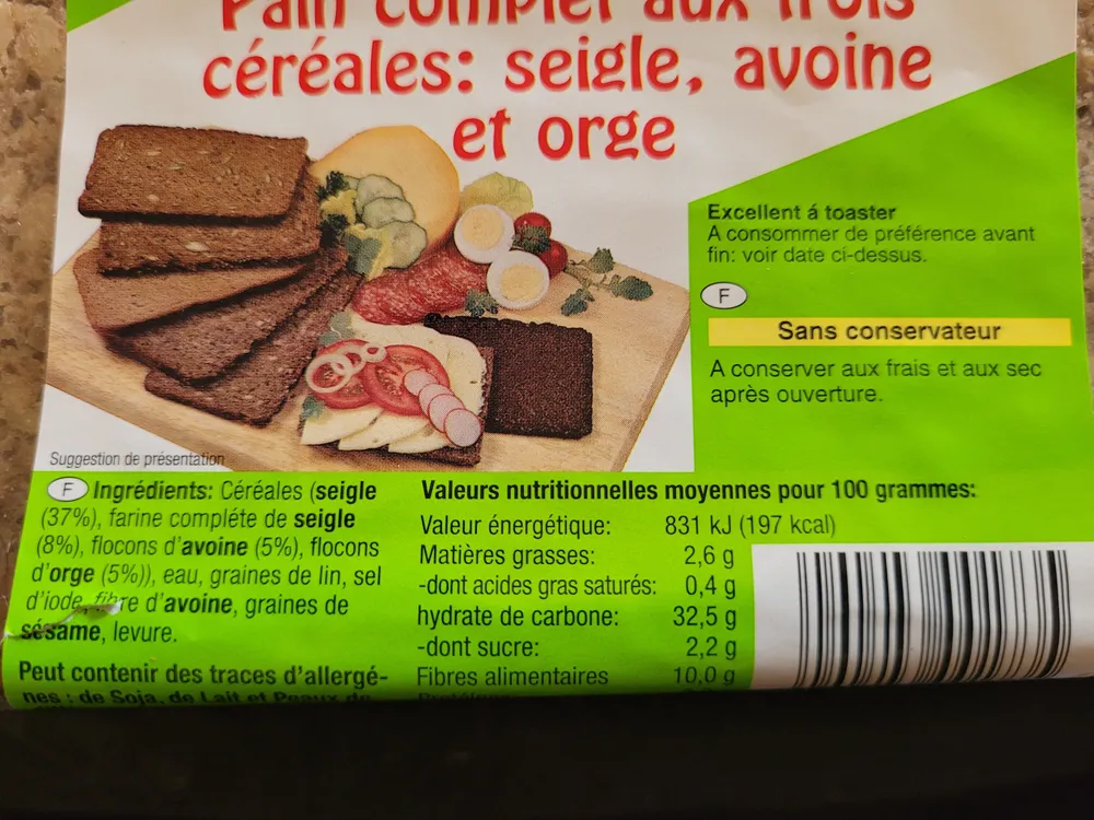 Pain complet aux trois céréales: seigle, avoine et orge
