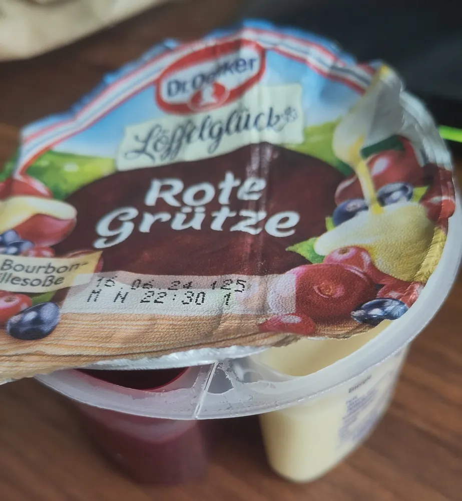 Löffelglück Rote Grütze mit Bourbon-Vanillesoße