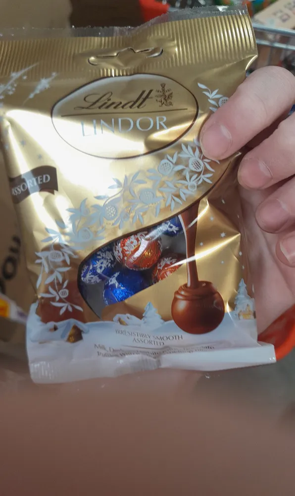 ASSORTED LINDOR IRRESISTIBLY SINCOM ASSORTED. Milk