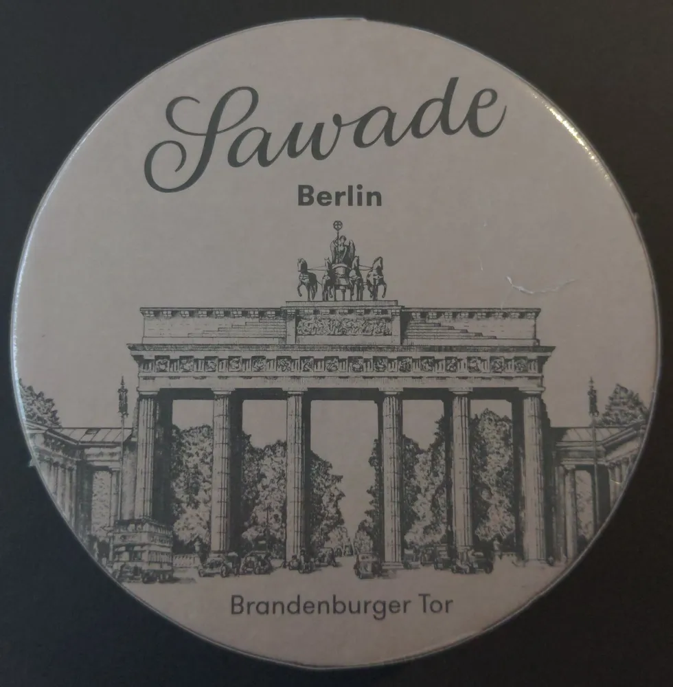 Feine alkoholfreie Pralinenauswahl mit Marzipan-Walnuss, Pistazien-Nougat, Trüffel-Krokant und Blätterkrokant