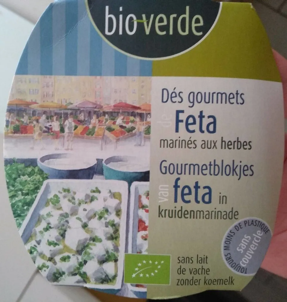 Dès de feta marinés aux herbes