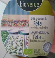 Dès de feta marinés aux herbes
