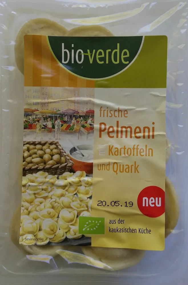 Frische Pelmeni mit Kartoffeln und Quark