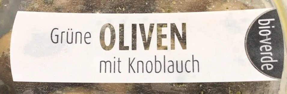 Grüne Oliven mit Knoblauch