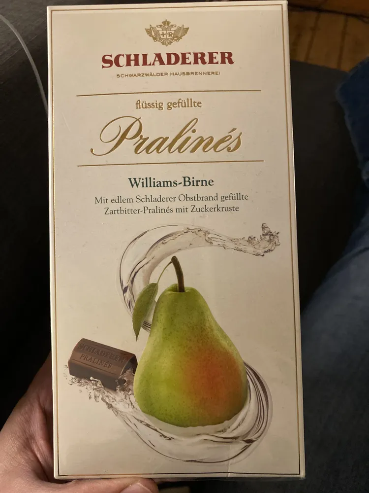 flüssig gefüllte Pralinés Williams-Birne Mit edlem Schladerer Obstbrand gefüllte Zartbitter-Pralinés mit Zuckerkruste