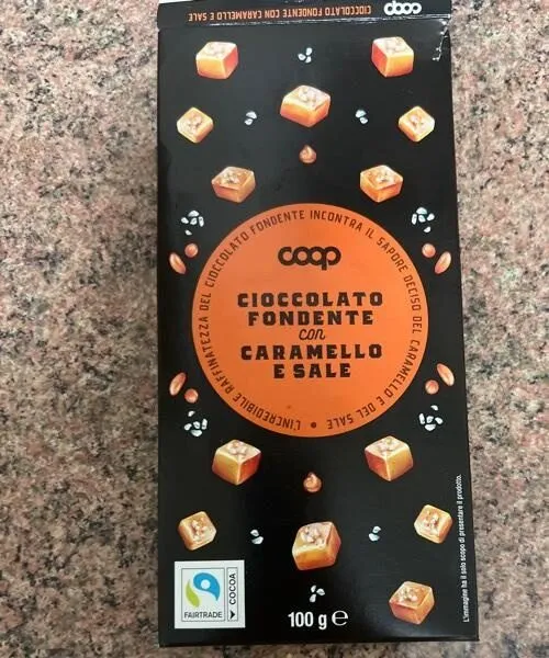 Cioccolato fondente con caramello e sale