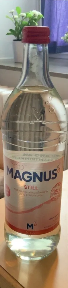 Natürliches Mineralwasser still