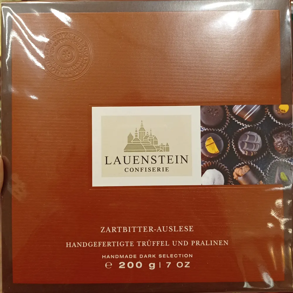 Zartbitter-Auslese hangefertigte Trüffel und Pralinen