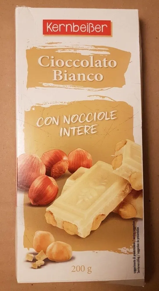 cioccolato Bianco con nocciole intere