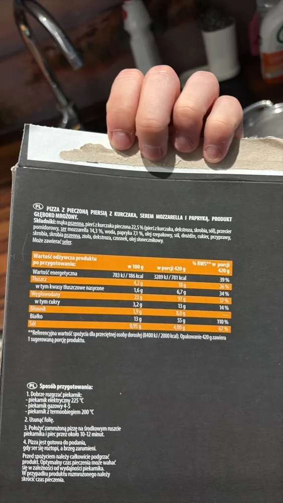PIZZA Z PIECZONĄ PIERSIĄ Z KURCZAKA, SEREM MOZZARELLA I PAPRYKĄ