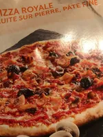 Pizza royale cuire sur pierre pata fine