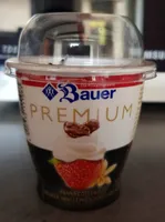 Panna Cotta auf Erdbeer-Vanille mit Schokoflakes