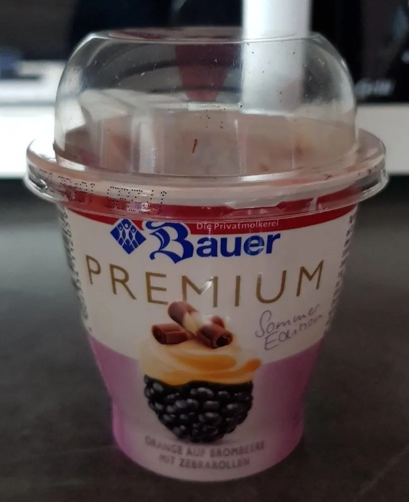 Orange auf Brombeere mit Zebrarollen
