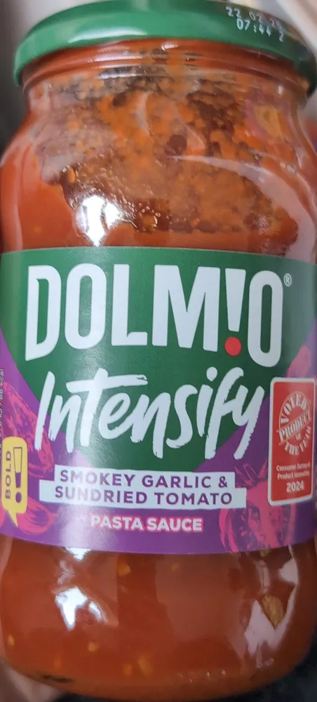 Dolmio Intensify smokey garlic and sun-dried tomato