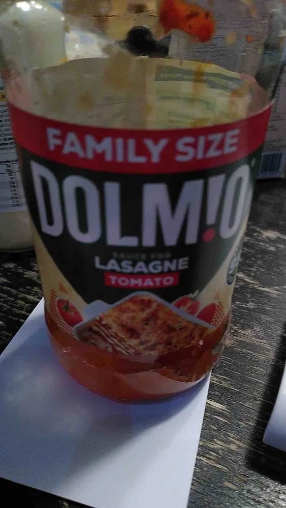 FAMILY SIZE DOLMIO SAUCE FOR LASAGNE TOMATO