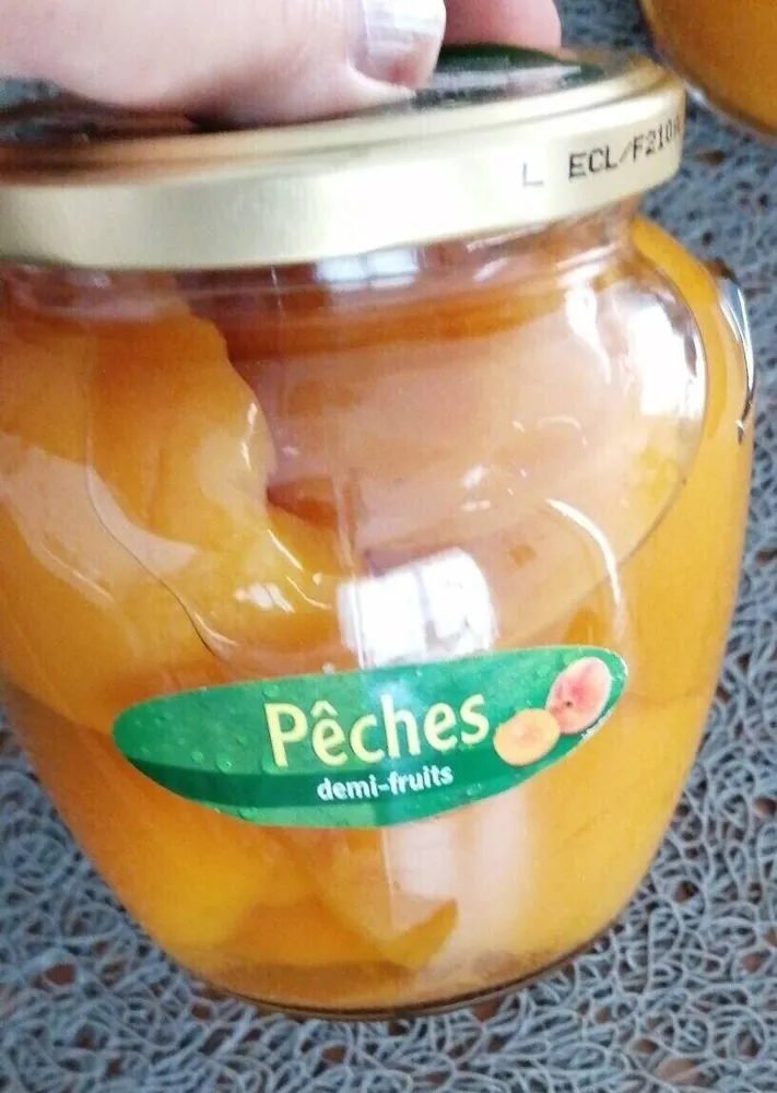 Pêches demi-fruits