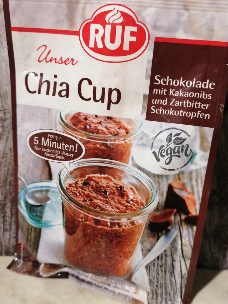 Unser Chia Cup Schokolade mit Kakaonibs und Zartbitter Schokotropfen