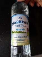 Natürliches Mineralwasser ohne Kohlensäure
