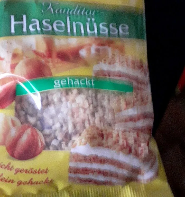 Haselnüsse, gehackt