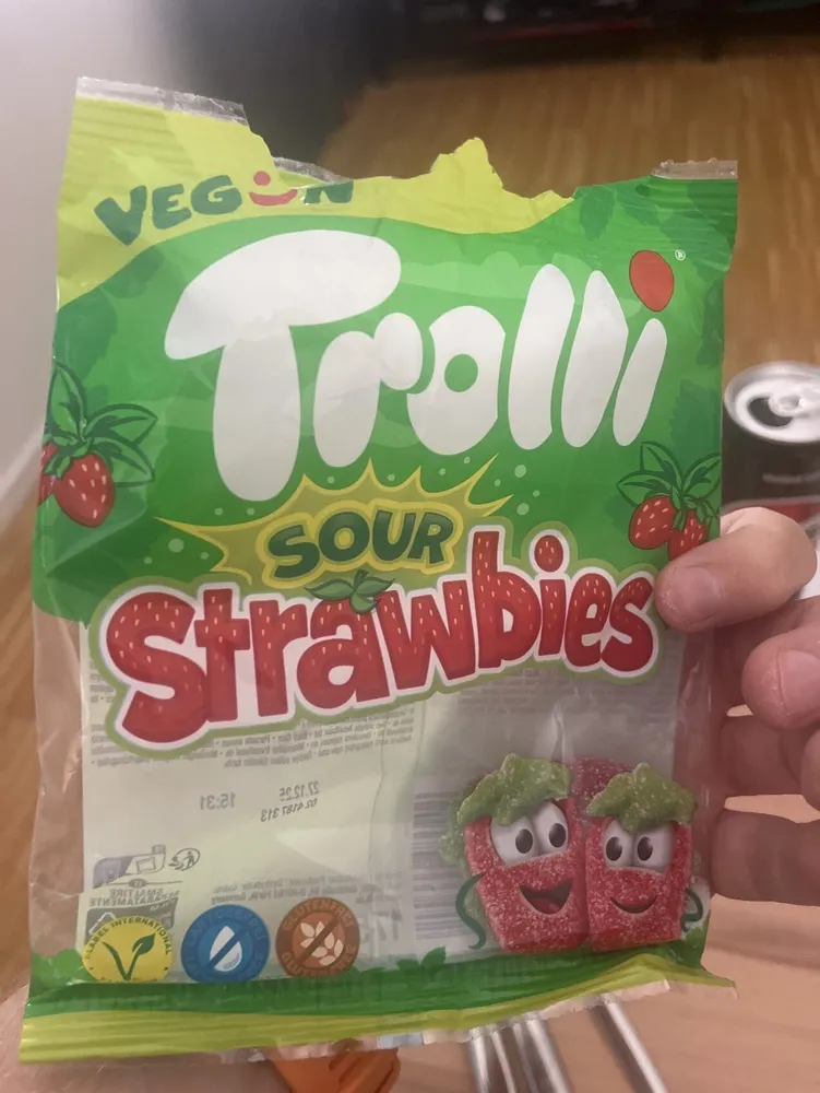 SOUR Strawbies
