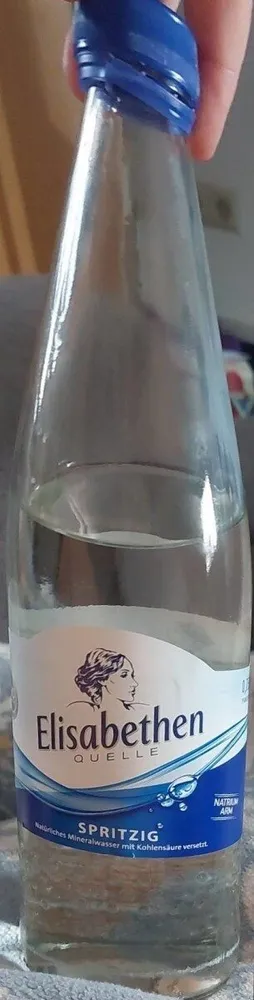 Spritzig natriumarm  Mineralwasser mit Kohlensäure versetzt