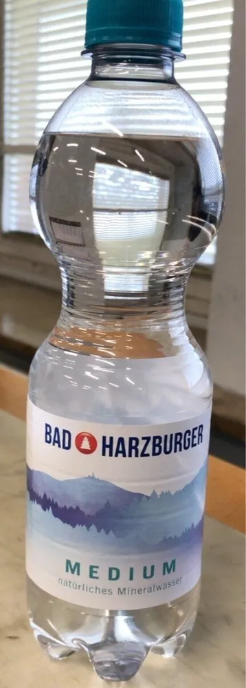 Medium natürliches Mineralwasser